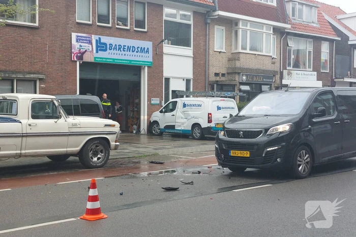 Veel schade bij ongeval tussen twee busjes