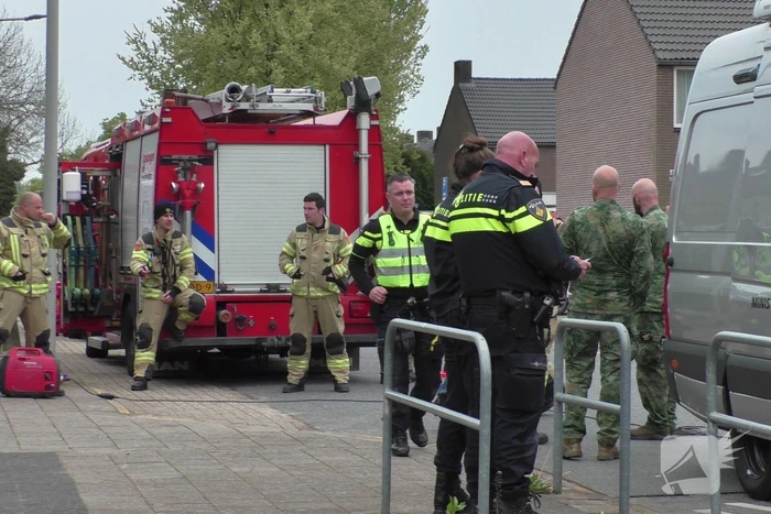 Explosief aangetroffen bij woning straat afgezet