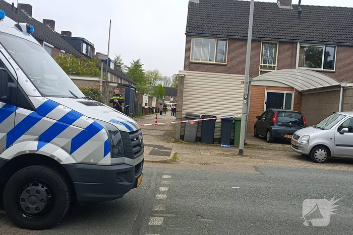 Explosief aangetroffen bij woning straat afgezet