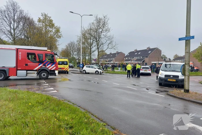Voertuigen zwaar beschadigd na ongeval op kruising