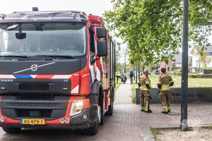 Brand in achtertuin snel onder controle door omstanders
