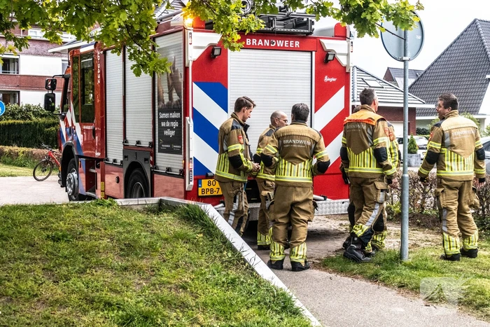 Brand in achtertuin snel onder controle door omstanders