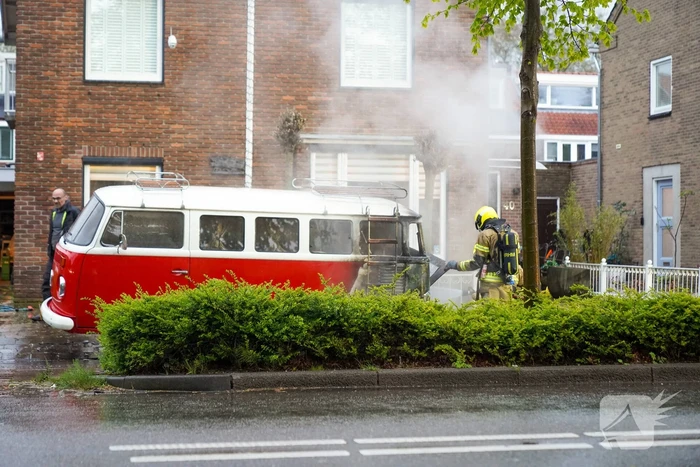 Camperbus zwaar beschadigd door brand