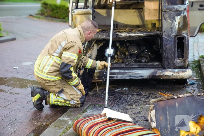 Camperbus zwaar beschadigd door brand
