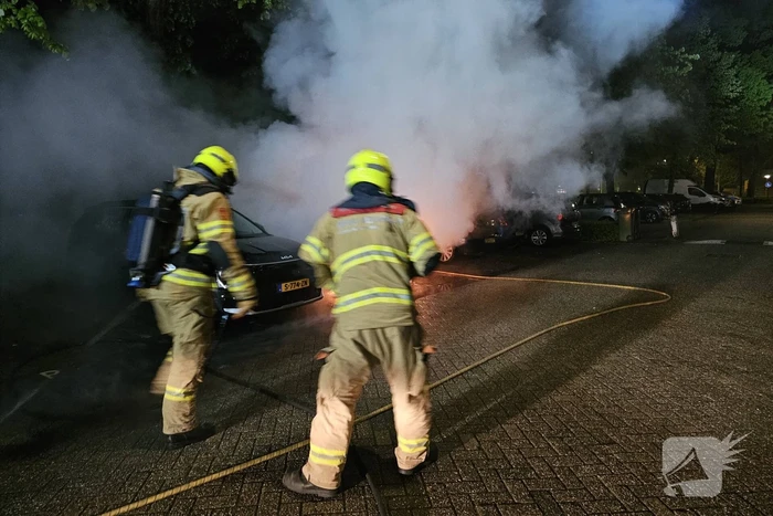 Auto volledig verwoest door brand