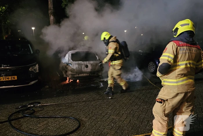 Auto volledig verwoest door brand