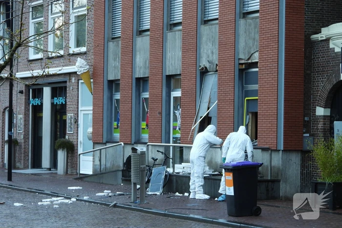 Enorme ravage na plofkraak op pinautomaat