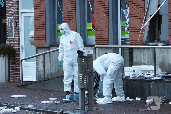 Enorme ravage na plofkraak op pinautomaat