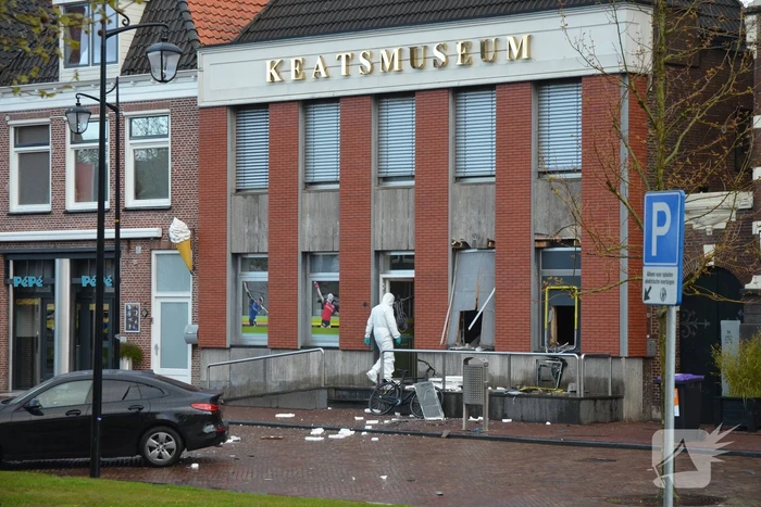 Enorme ravage na plofkraak op pinautomaat