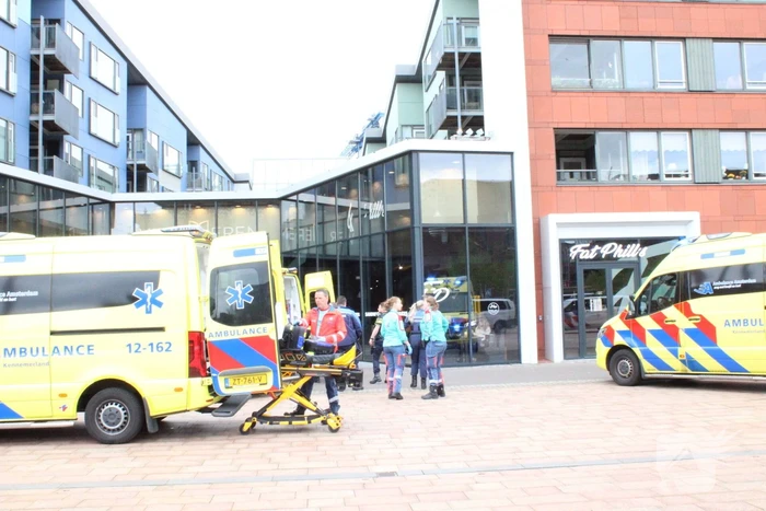 Zwaargewonde bij steekpartij in winkelcentrum Vier Meren