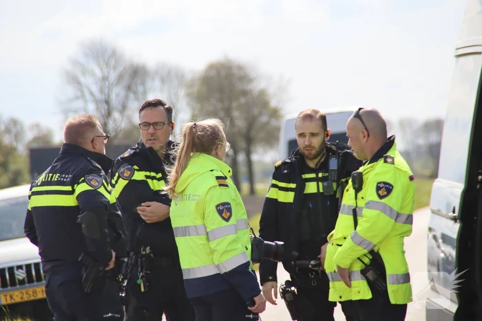 Dode bij aanrijding tussen personenauto en vrachtwagen op beruchte kruising
