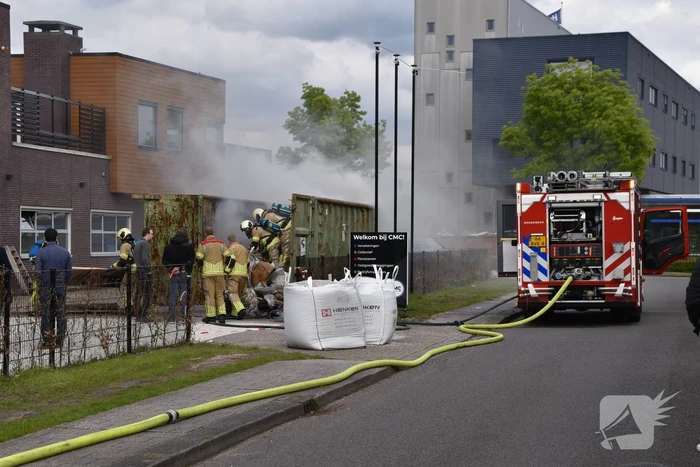 Veel rookontwikkeling bij brand in container