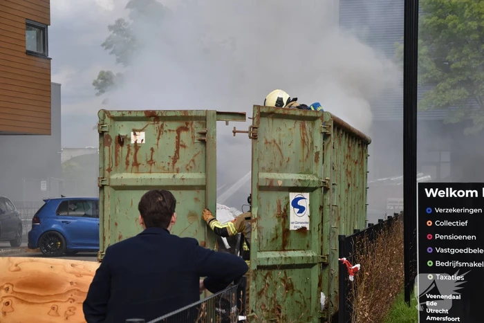 Veel rookontwikkeling bij brand in container