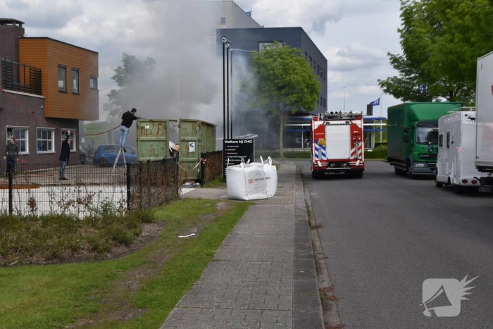 Veel rookontwikkeling bij brand in container