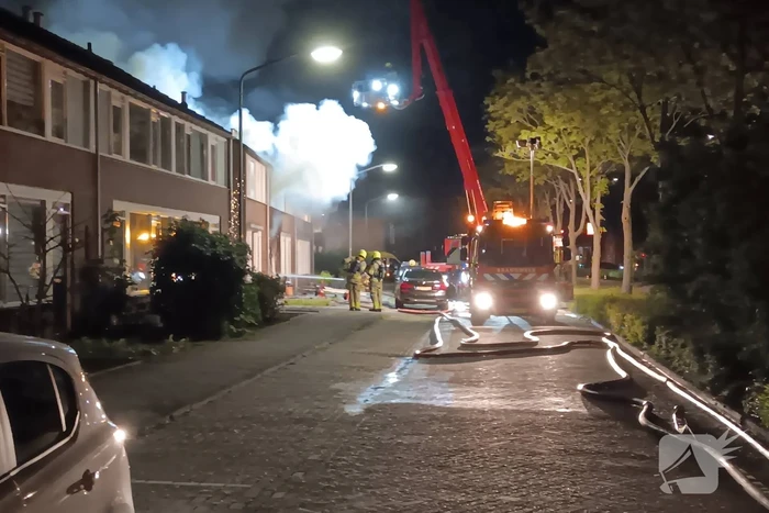 Vlammenzee, enorme ravage en zwaargewonde in woning na explosie in meterkast