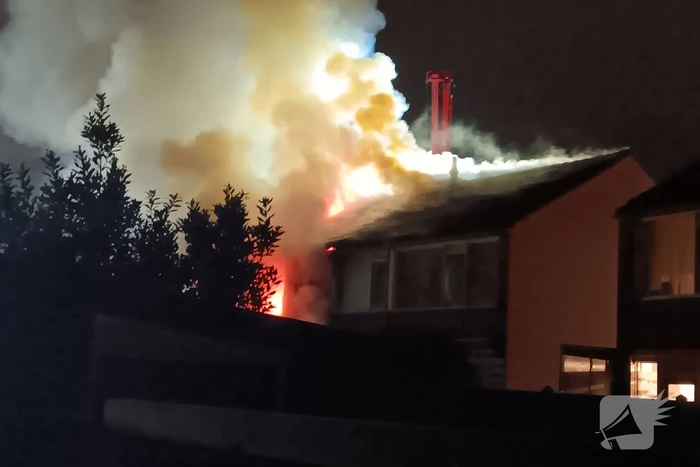 Vlammenzee, enorme ravage en zwaargewonde in woning na explosie in meterkast