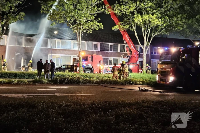 Vlammenzee, enorme ravage en zwaargewonde in woning na explosie in meterkast