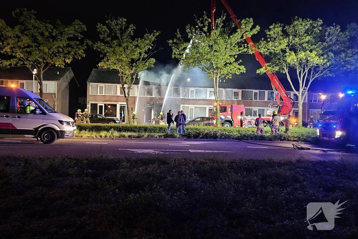 Vlammenzee, enorme ravage en zwaargewonde in woning na explosie in meterkast