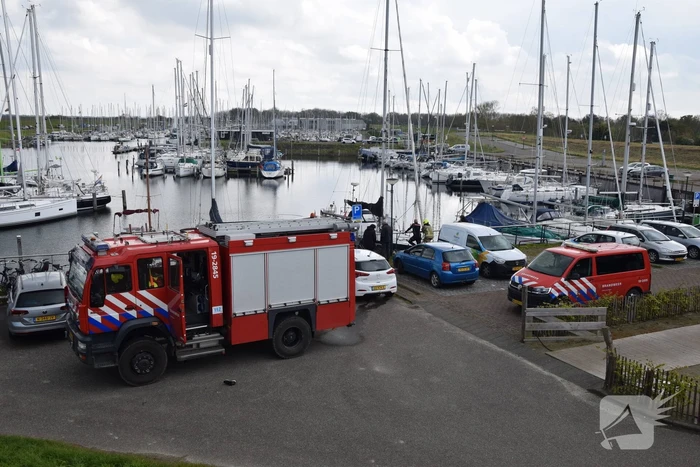 Rookontwikkeling op motorboot in jachthaven zorgt voor brandweerinzet