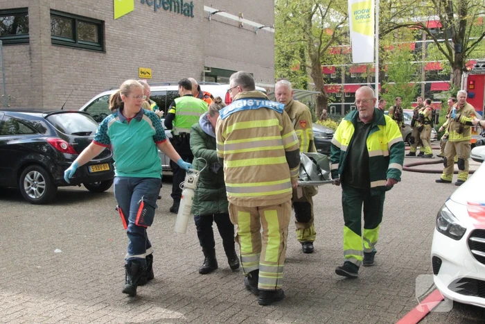 Hond gered door brandweer bij woningbrand