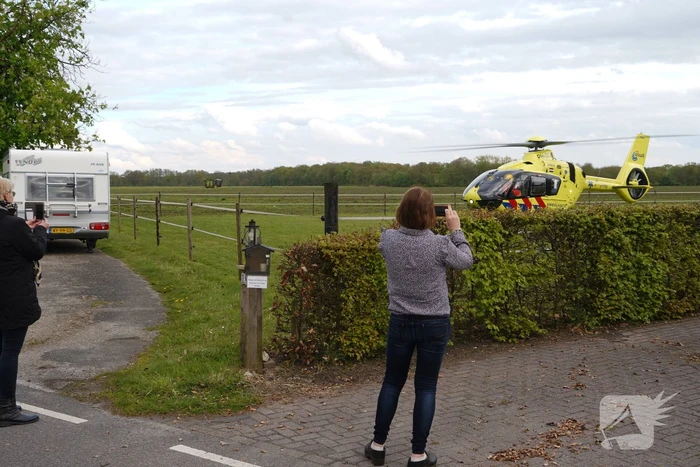 Man ernstig gewond na val van trap, inzet traumahelikopter trekt bekijks