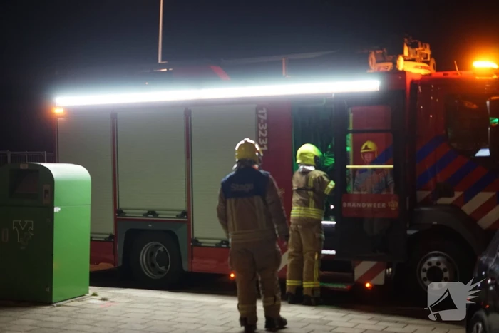 Buren bellen de brandweer wegens afgaande rookmelder, bewoner in woning vol rook