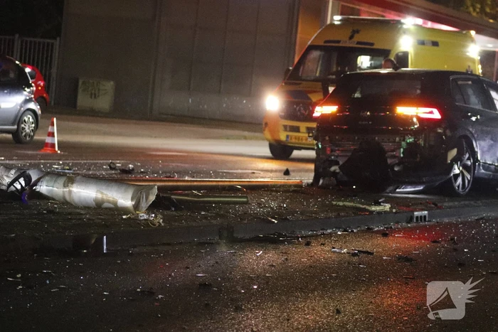 Grote ravage na ernstig ongeval op kruispunt