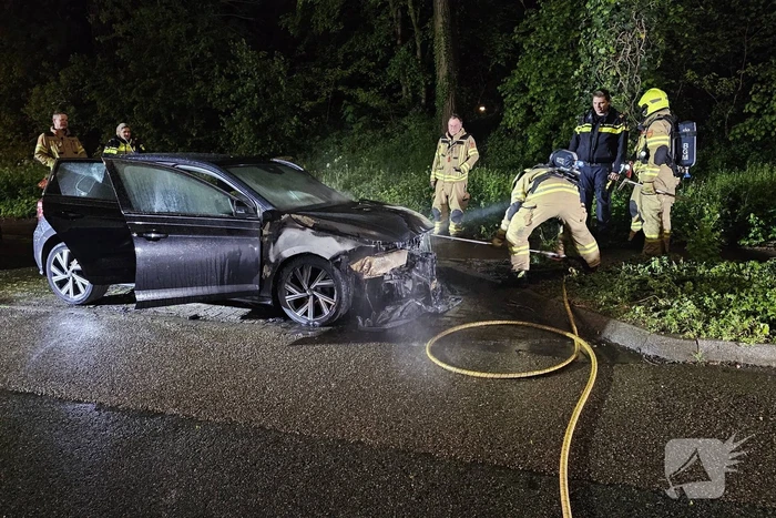 Wederom voertuig verwoest door brand