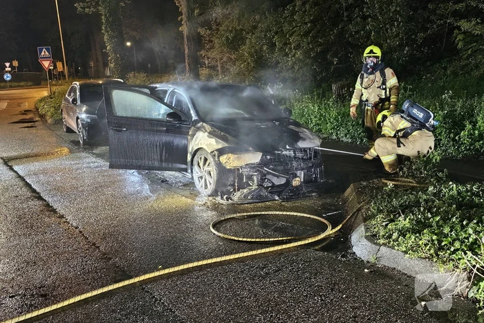 Wederom voertuig verwoest door brand