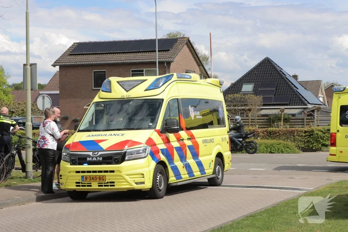 Twee gewonden bij aanrijding tussen automobilist en fietser