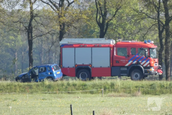 N381 urenlang afgesloten door ernstig ongeval met vrachtwagen