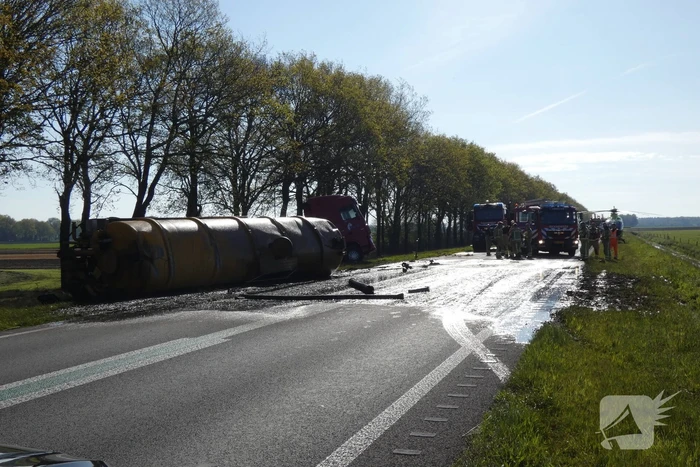 N381 urenlang afgesloten door ernstig ongeval met vrachtwagen