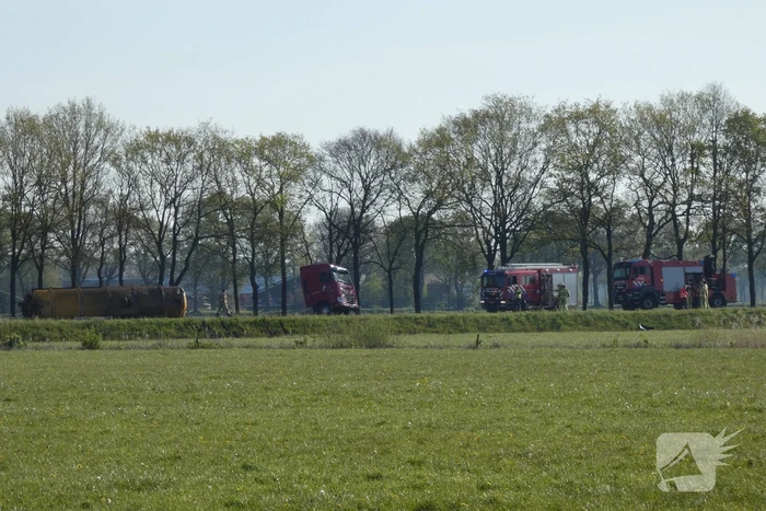 N381 urenlang afgesloten door ernstig ongeval met vrachtwagen