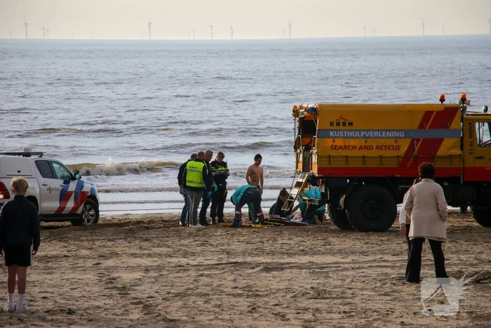 Zwemmer in ernstige toestand uit zee gered