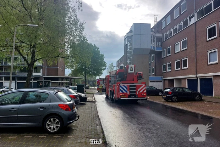 Brandweer ventileert appartement na brand in droger