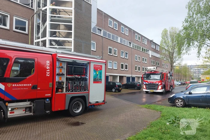 Brandweer ventileert appartement na brand in droger