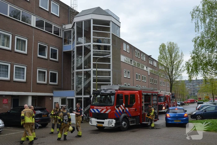 Brandweer ventileert appartement na brand in droger
