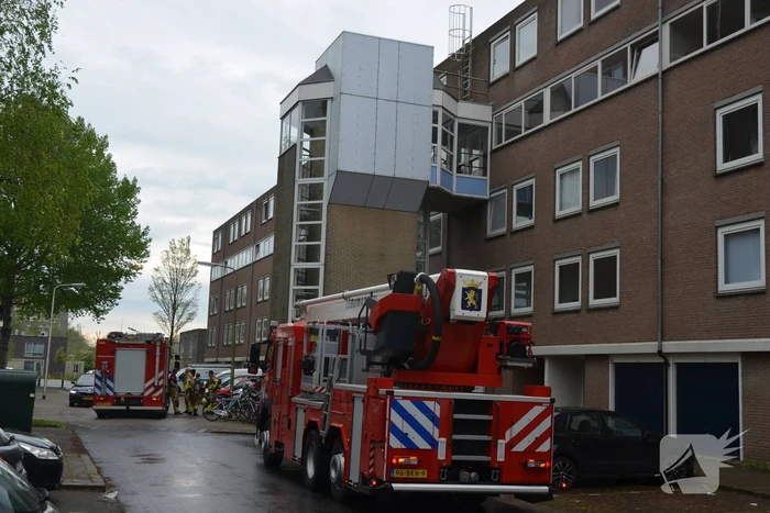 Brandweer ventileert appartement na brand in droger