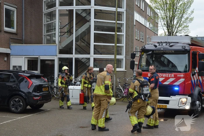 Brandweer ventileert appartement na brand in droger