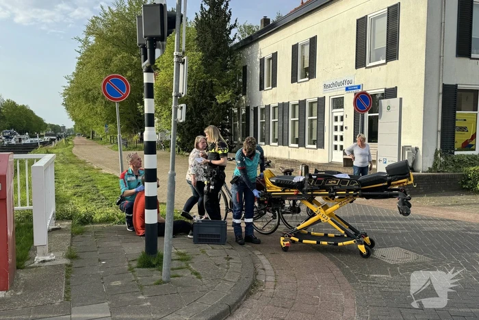 Scooter en fietser botsen en raken zwaargewond