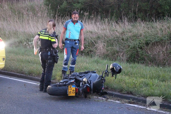 Motorrijder ernstig gewond na eenzijdig ongeval