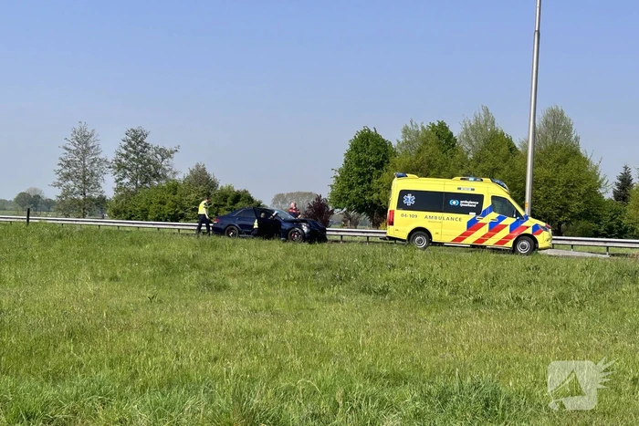 Twee gewonden bij kop-staart aanrijding