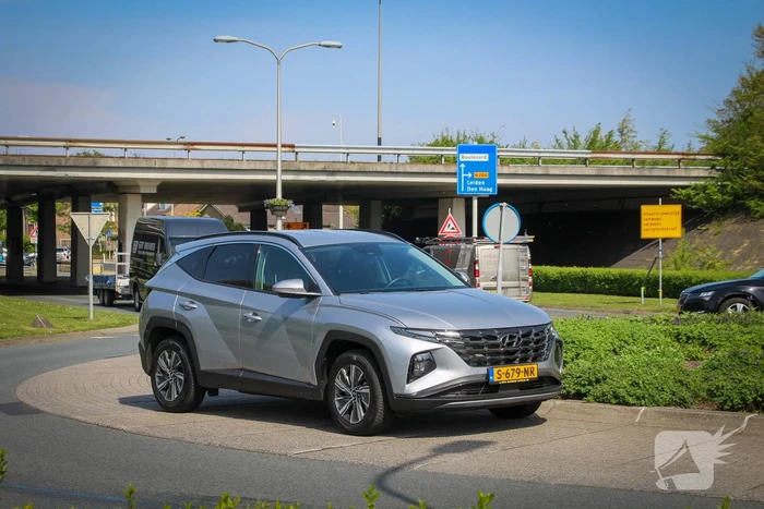 Verkeerschaos na ongeval op rotonde