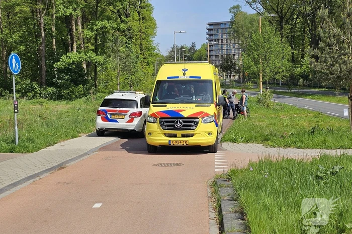 Vrouw op ebike hard ten val