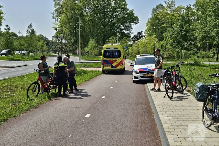 Vrouw op ebike hard ten val