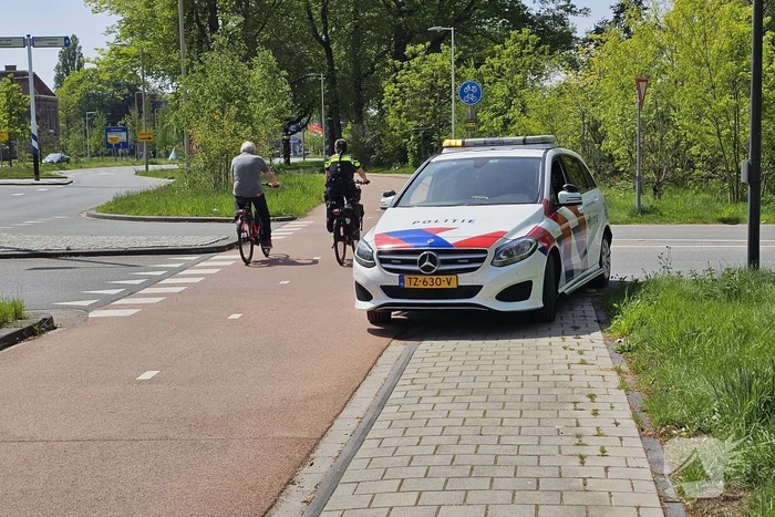 Vrouw op ebike hard ten val