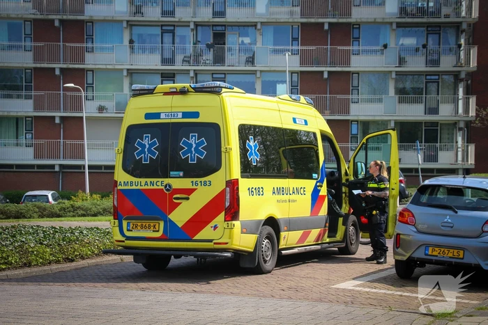 Brommerrijder aangereden door personenauto