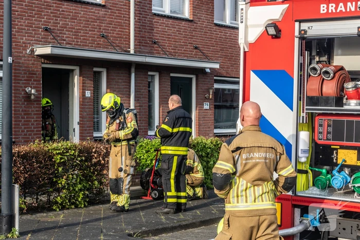 Kledingkast in slaapkamer vat vlam
