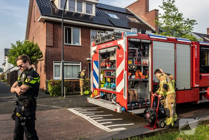 Kledingkast in slaapkamer vat vlam