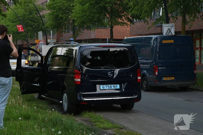 Motorrijder klapt achterop taxibus